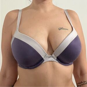 Victoria’s Secret 34D bra